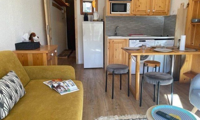 Risoul Apartment | 50m from ski slopes, 4th floor, view ski slopes, balcony, tv, 25m², Risoul