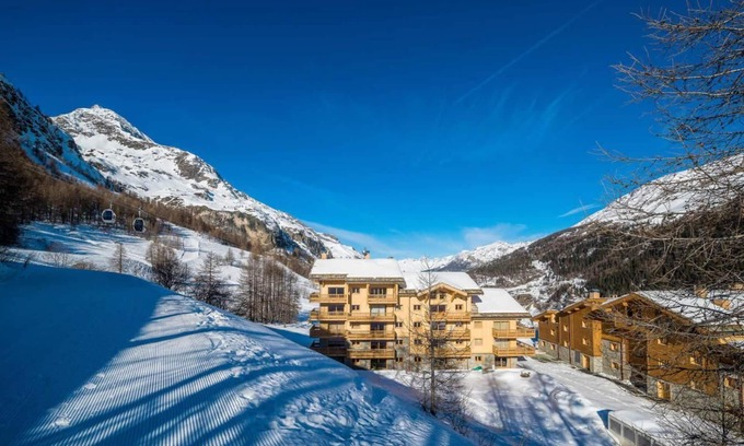 Les Boisses Apartment | 50m from ski slopes, 4th floor, view valley, fitness, swimming pool, sauna, hammam, balcony, tv