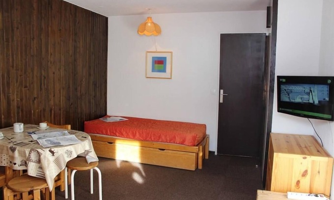 Val-Thorens Apartment | 50m from ski slopes, 1st floor, balcony, tv, ski locker, 23m², Val Thorens