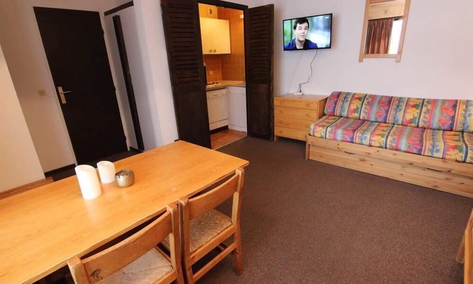 Val-Thorens Apartment | 50m from ski slopes, 8th floor, balcony, tv, ski locker, 34m², Val Thorens