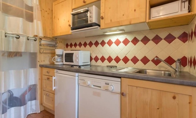 Montchavin Apartment | 50m from ski slopes, Ground floor, view mountain, balcony, tv, ski locker, 27m²