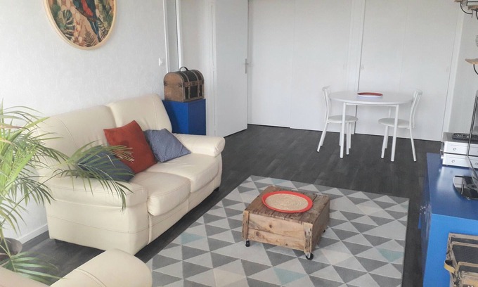 Quartier Branville Apartment | 50m2 quiet top floor apartment near Zénith and Expo park