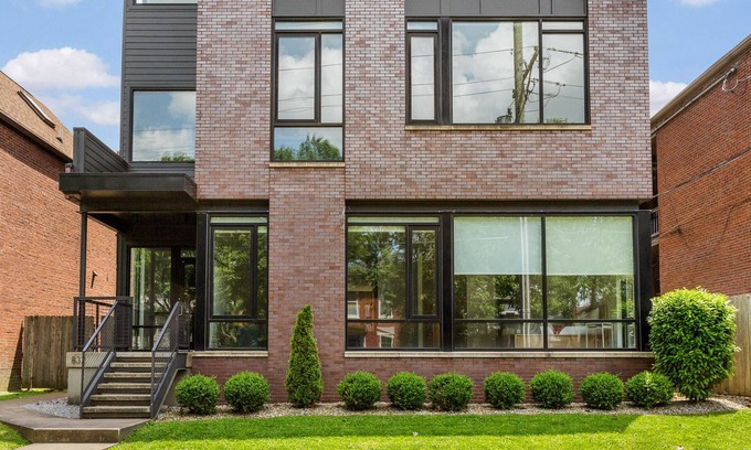 Butchertown House | 5300 SQ FT | Groups Welcome | Modern | Walkable