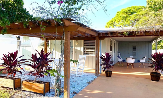 Naples Park House | 535 PERFECT NAPLES - Only Steps to the Beach *****