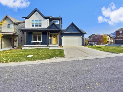 Bear Hollow Village House | 5410 Cross Country Mountain Ski Getaway with Hot Tub & Pool! home