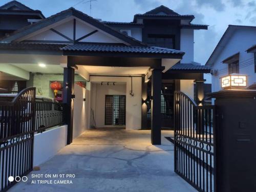Bukit Bakri House | 55 homestay 4-bedrooms guesthouse in Bukit Bakri Muar Johor