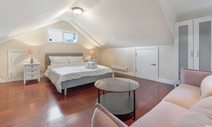 Riley Park-Little Mountain House | 5536 N · Peaceful 1Bedroom+1Bathroom Laneway House