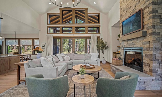 Sunriver House | 56313 Mirror Rock Loop - 4 BR/4 BA plus bonus room, Sleeps 12