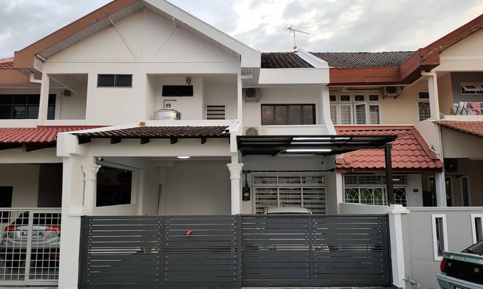 Taman Kota Laksamana House | 58 Kota Laksamana - Near Jonker Street for 10 - 15 Pax