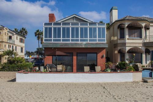 Santa Ana Heights House | 5911 Seashore Dr