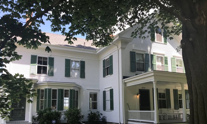 East Dennis House | 5B/3Ba Cape Cod Farmhouse Near Northside Beaches. Huge Yard, Great Views