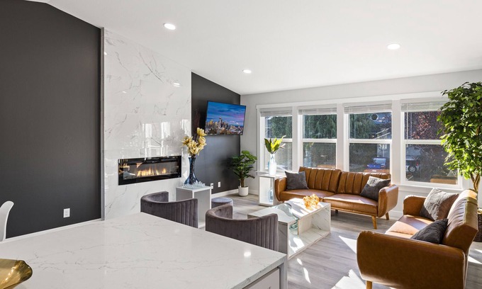 West Ridge House | 5BD/3BA Retreat w Hot Tub, Sauna & Patio - 20 min to Seattle