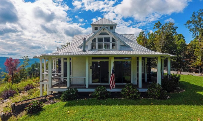 Tellico Plains House | 5BD, 5 Bath - Mountaintop Mansion in the Sky