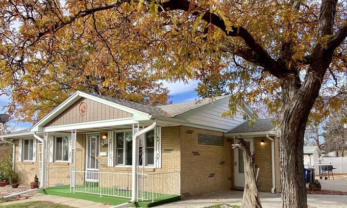 South Westminster House | 5bdr sleeps 12! MidMod full house close2Denver&Boulder