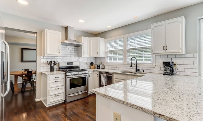 Duluth House | 5br 3.5ba Duluth home w movie theater & pool table