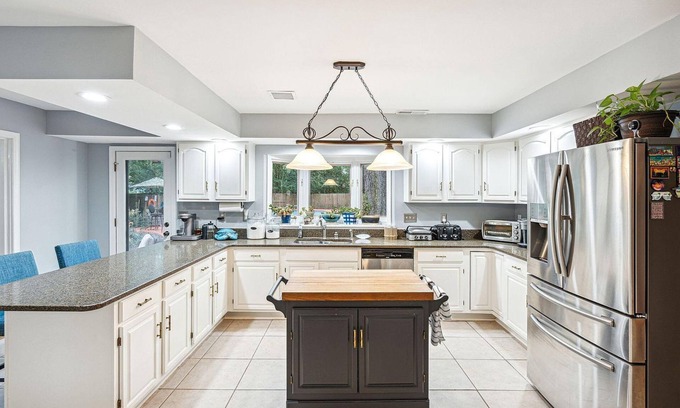 Summerville House | 5BR/4BA Spacious Home W/Pool. 27 mile drive to the beach