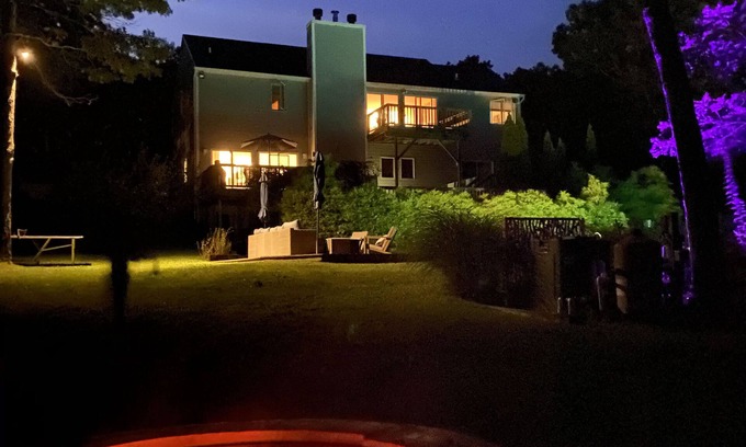 Hampton Bays House | 5BR, 5BA on cul-de-sac, Big Pool, jacuzzi, gym, beautiful bay beach