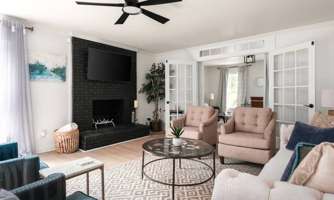 Durham House | 5BR Home, 10-Min Walk to Duke, 6-min drive to DPAC