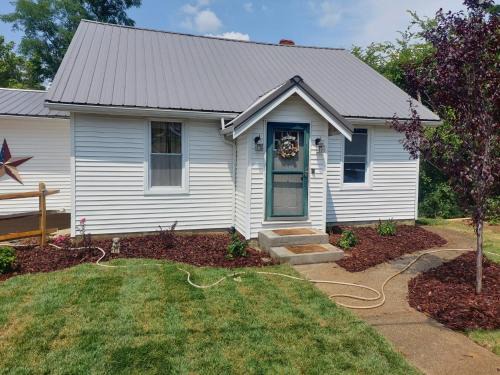 Williamstown House | 5BR Home - Pets Allowed by ARK Experience