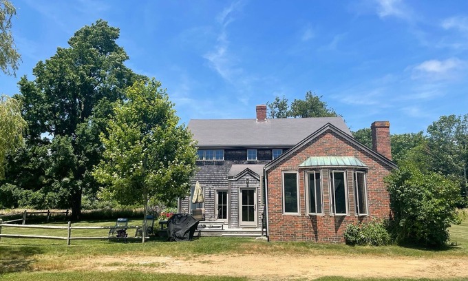 West Tisbury House | 5BR in West Tisbury village with private beach access
