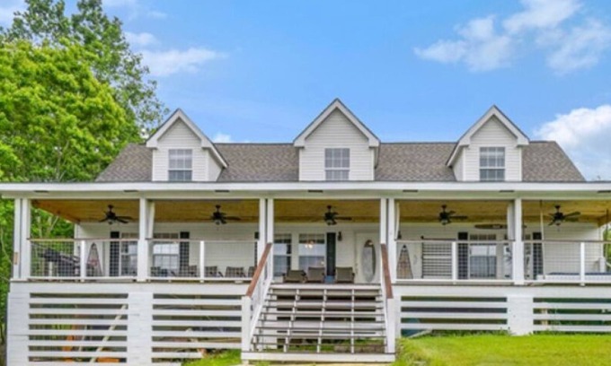 Dadeville House | 5BR Lakefront Home - Dock & Boat Rental + Views!