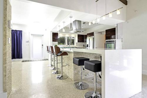 Seybold House | 5BR Miami Oasis w Pool Near Design District
