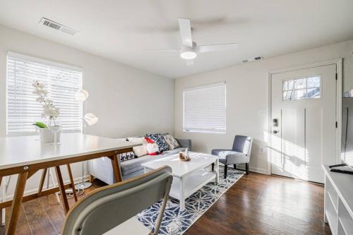 East Side House | 5min-Grant park with Fenced Yard, Parking and Pet Friendly