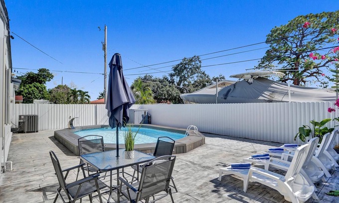 Driftwood House | 5Min to HardRock|NearBeach|Salt Water pool
