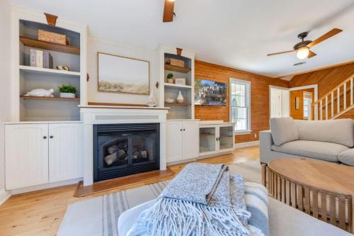 Duck House | 5Min Walk to Beach & Saltwater Pool
