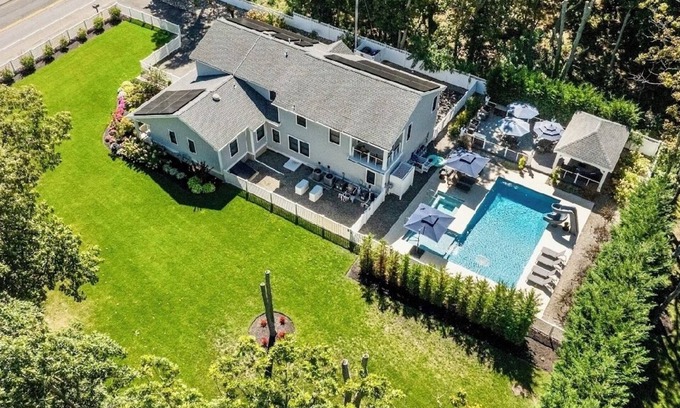 Cape May Court House House | 6,000 Sq.ft. 18 Guests, 7-Bed, 6-Bath, Pool, Spa, Outdoor Kitchen, Garden, WIFI.