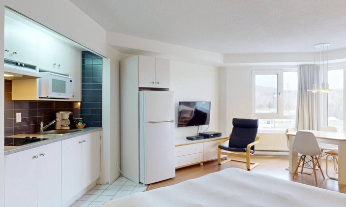 Beaupre Condo | 6-304 : Superior Studio - sleeps 4