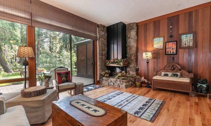 Tahoe Sierra Estates House | 6-8 Miles to Palisades|Alpine|Homewood|Walk to TC
