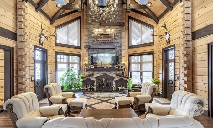 Oro-Medonte Cottage | 6 bdrm 6 bath Log oasis on Lake Simcoe! Sauna! Hot tub! Theatre! Boathouse!