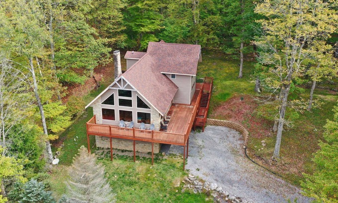 Terra Alta Cabin | 6 Bed Retreat w Game Room at Alpine Lake Resort