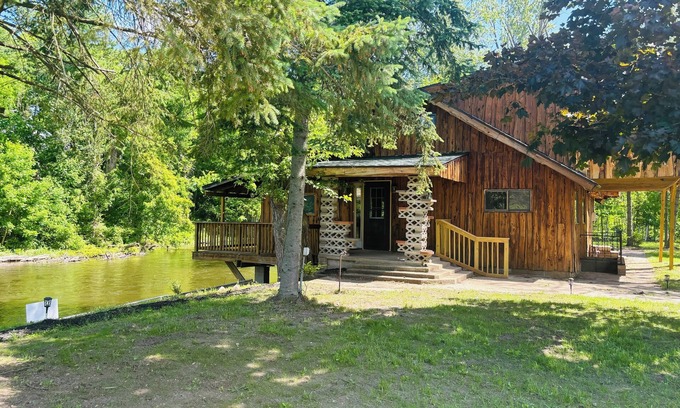 Union City House | 6 Bed River Home, Right On St. Joseph River.