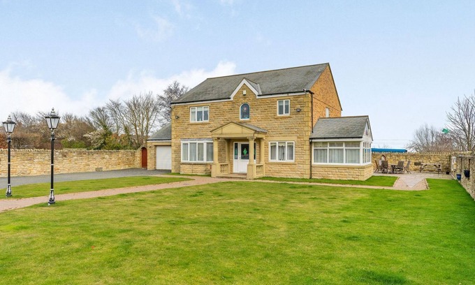 Longhoughton Cottage | 6 bedroom accommodation in Longhoughton, near Alnwick