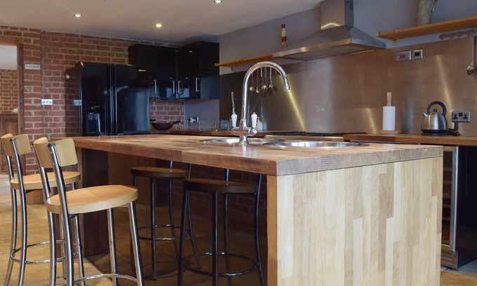 Bradwell Cottage | 6 bedroom accommodation in Bradwell, near Gorleston