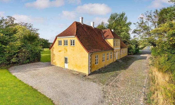 Ringe House | 6 bedroom gorgeous home in Kværndrup