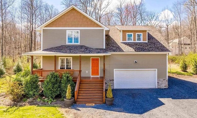 Nellysford House | 6-bedroom house in Nellysford with WiFi AC Skiing Tubing and Golf