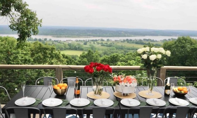 River Mountain House | 6 bedroom Little Rock River View Estate - Pet friendly, Tesla charger, Gym