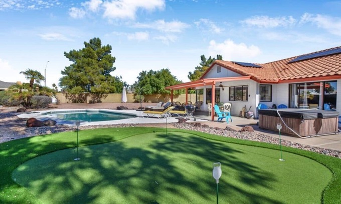 Santiago House | 6 BR/5 BA Resort w/Pickleball court & Pool