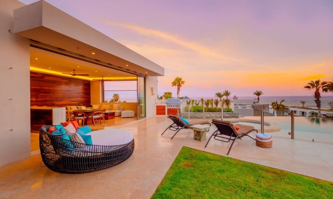 El Bledito Villa | 6 BR Huge Villa Steps To Beach, Plus A Pool House!