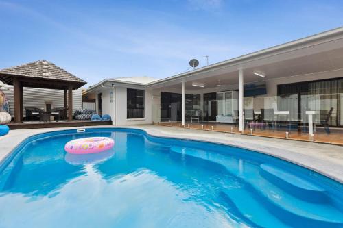 Rainbow Beach House | 6 Cypress Avenue - Rainbow Beach. Pool. Pets. Aircon.Wifi