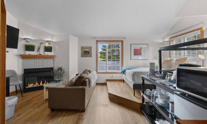 Downtown Cannon Beach Apartment | 6 Herons Nest: Coastal Charm | Walk to Beach | Dog-Friendly