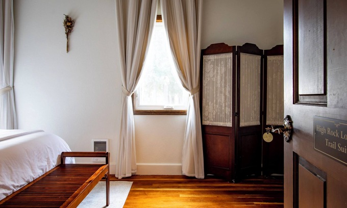 Packwood Apartment | #6 High Rock Lookout Trail Suite 18+ Private Bath