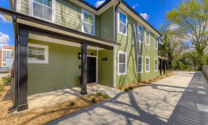 Columbia House | 6 King BRs w/SmartTVs | Across from Township
