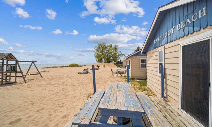Oscoda Cabin | #6 | Light-Filled, Near the Shore