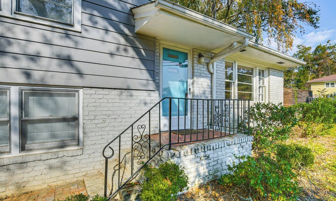 Wade Hampton House | 6 Mi to Dtwn Greenville: Taylors Home w/Foosball