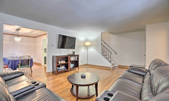 Squirrel Hill House | 6 Mi to Dtwn: Pittsburgh Townhome w/Porch