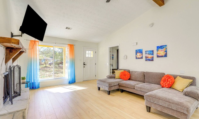 Jonesboro House | 6 Mi to Fun Spot America: Family Home w/Workspace